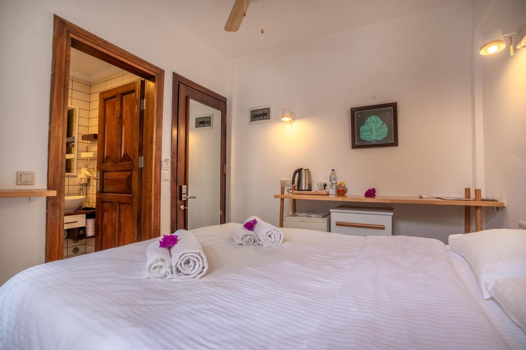Hideaway Hotel 2*