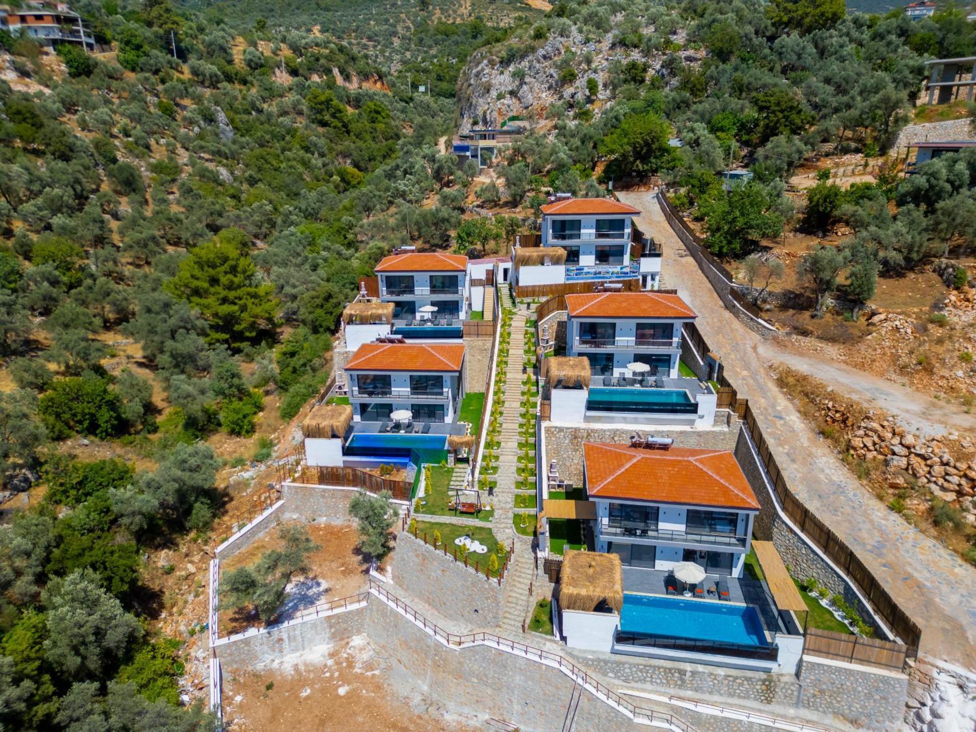 Sakli Cenetler *