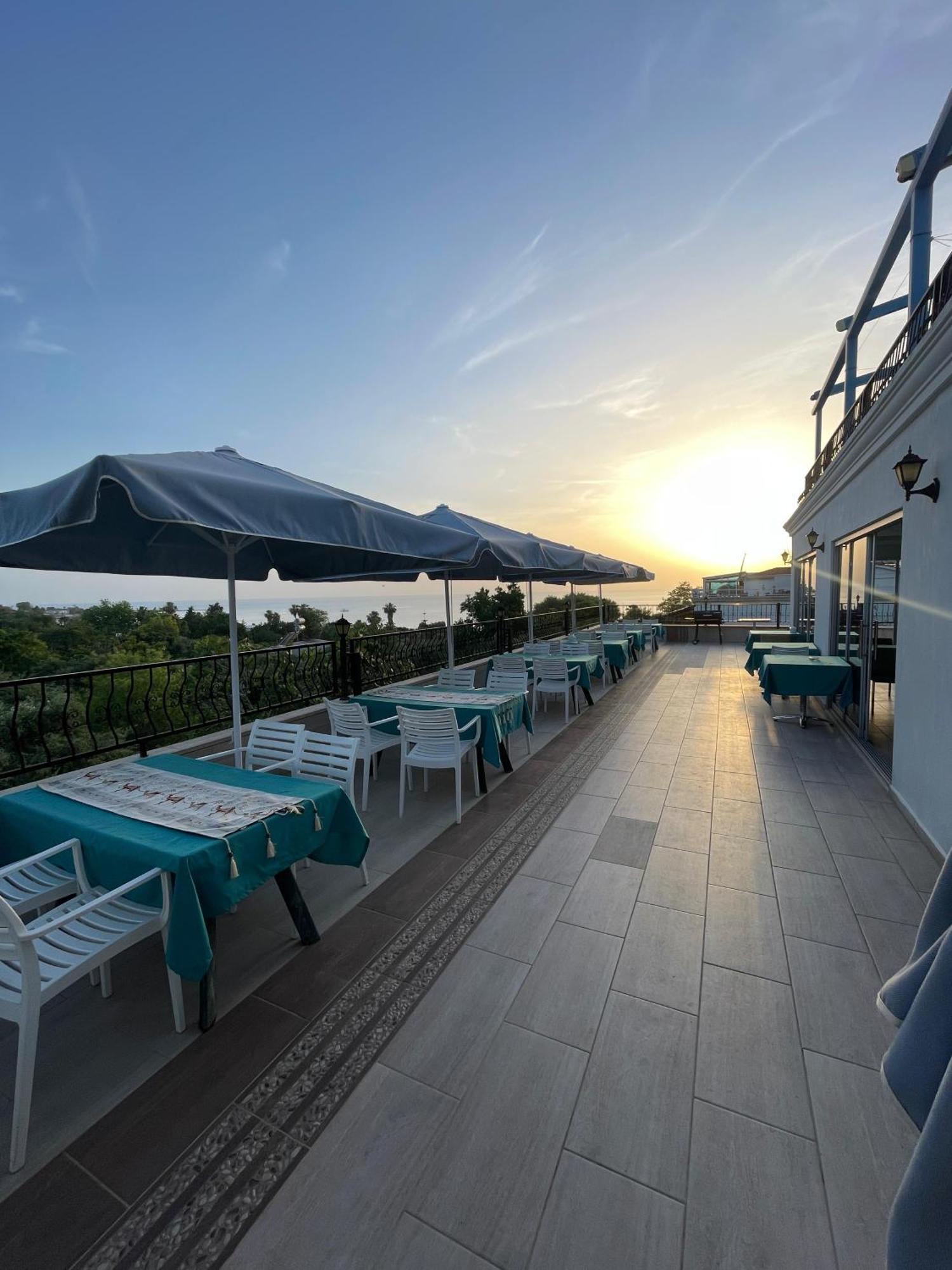 Hotel Beachway & Side