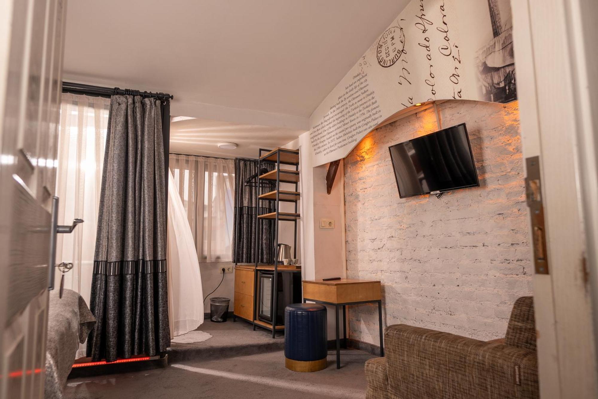 Hotel Corner Hot