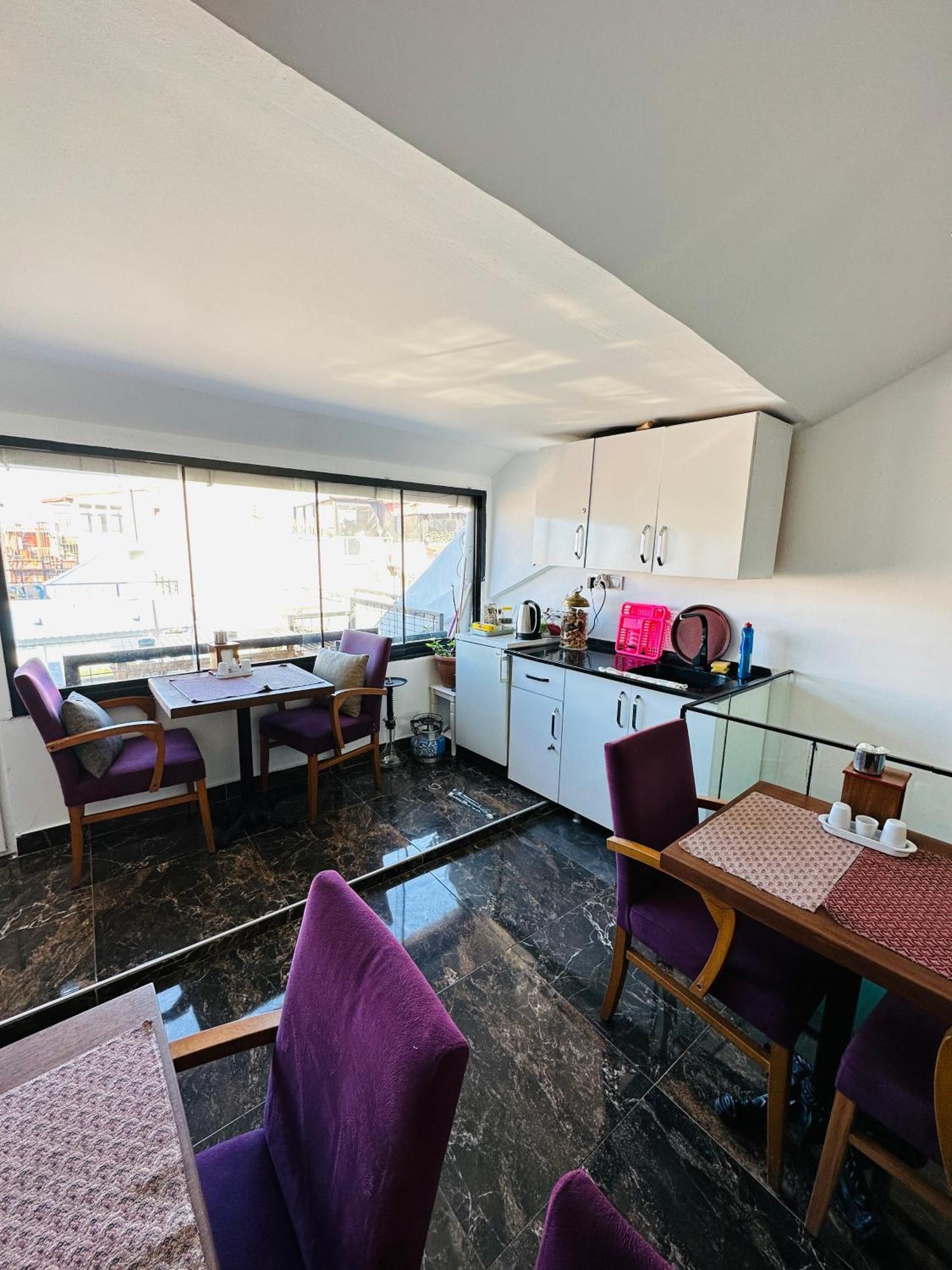 Hotel La Petite Maison 2*
