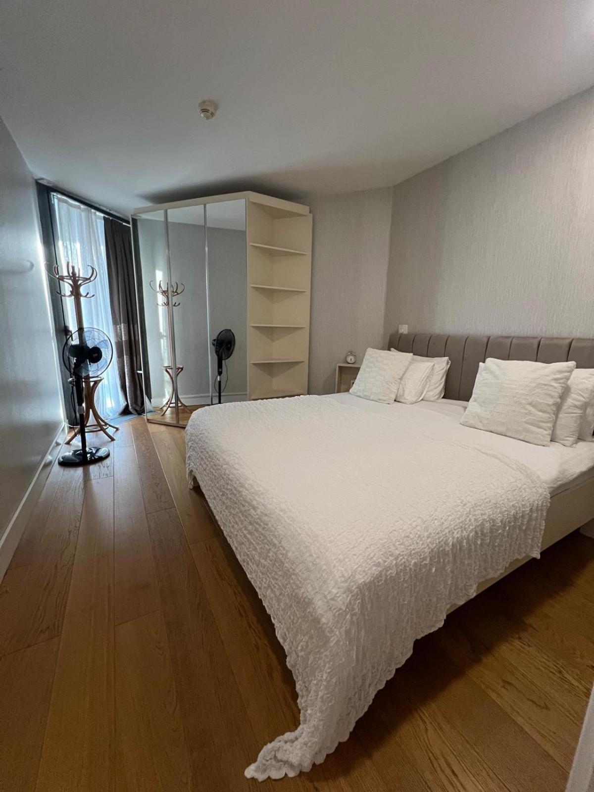 Apartment Lovely Two Bedroom Istanbul