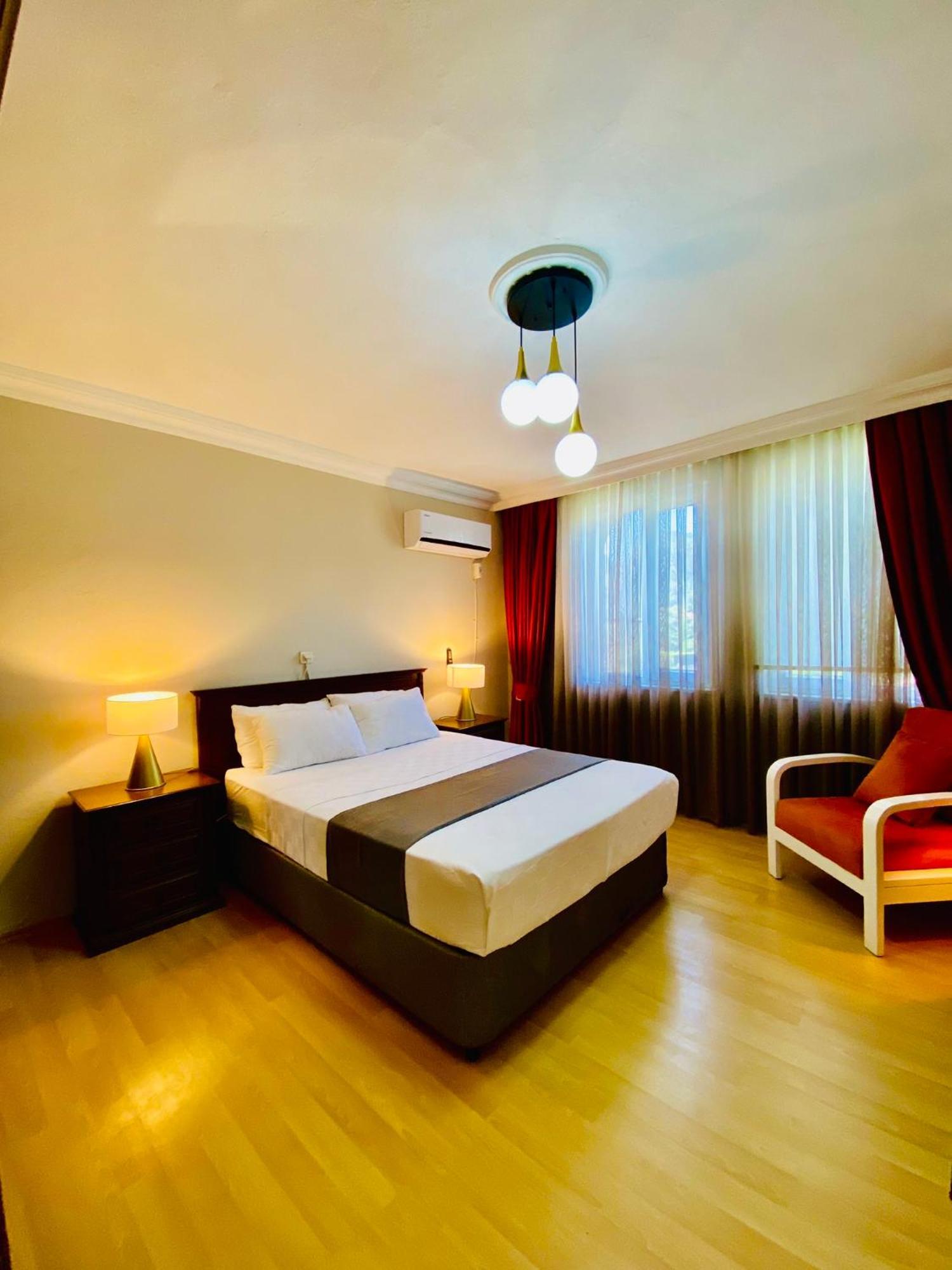 Garden Hotel *