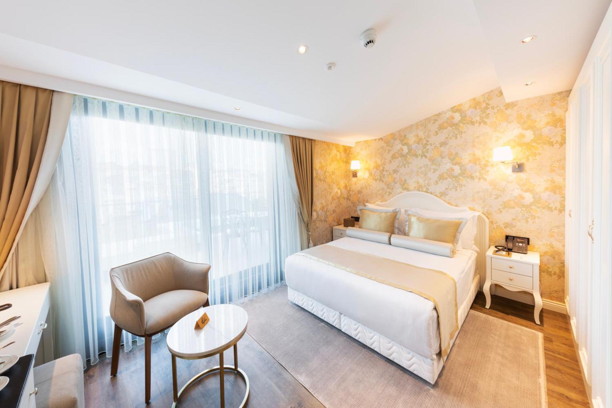 Hotel Hallmark & 4*