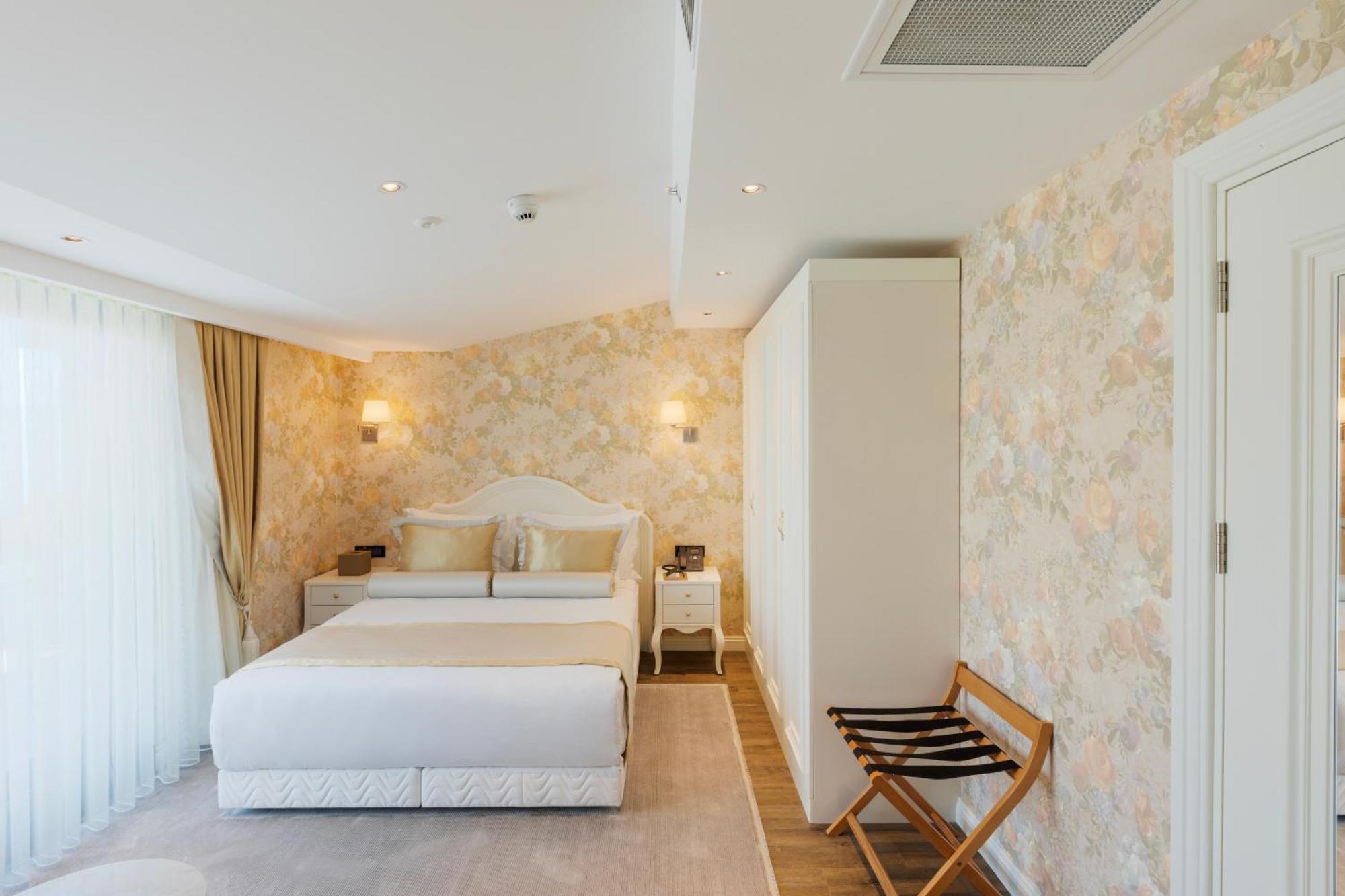 Hotel Hallmark & Istanbul