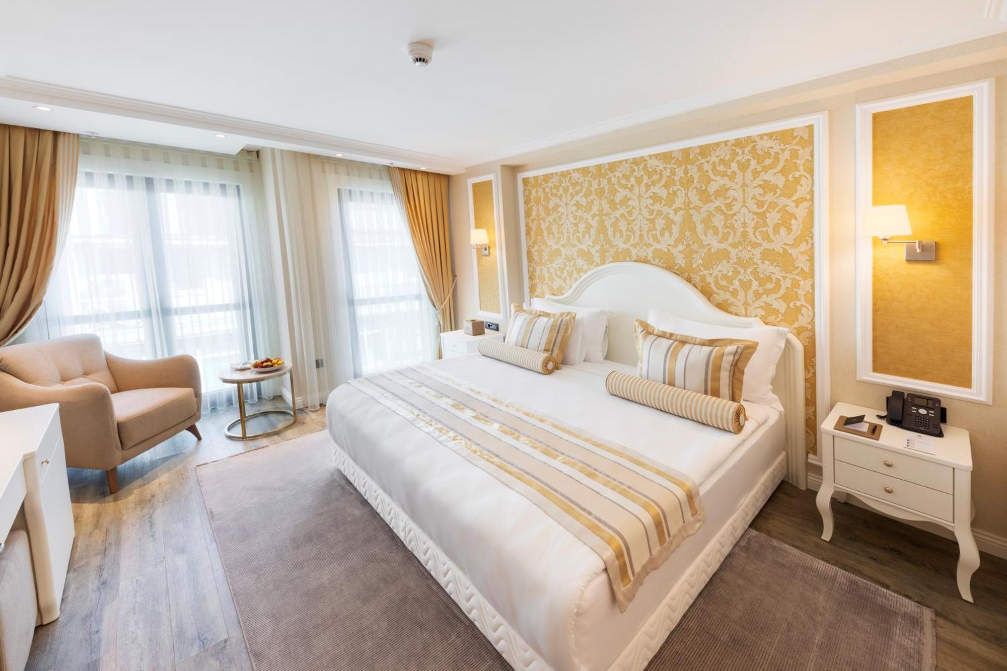 Hallmark & Hotel 4*