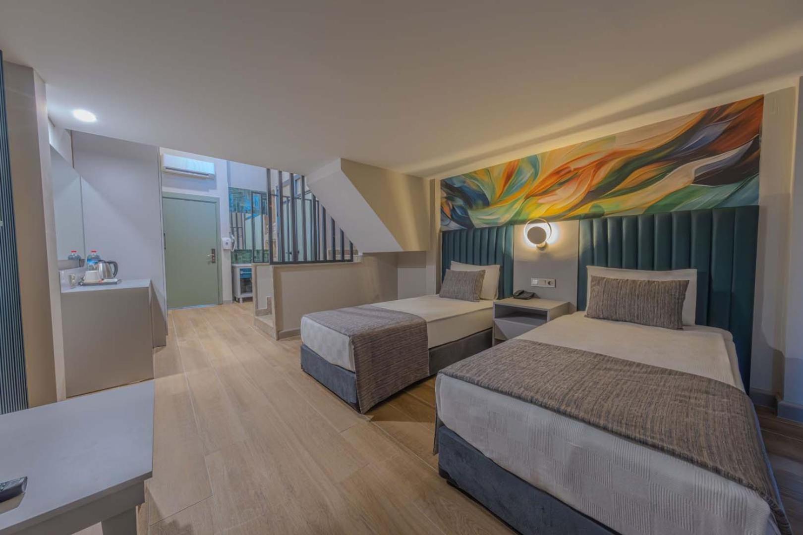 Hotel Dream Fun World Side