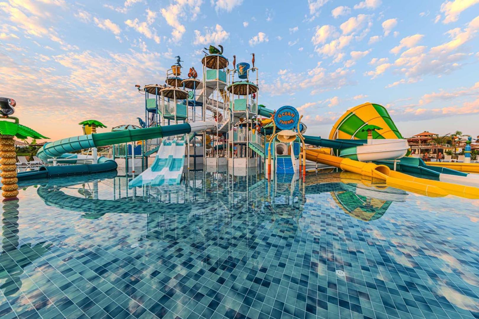 Dream Fun World Hotel 5*
