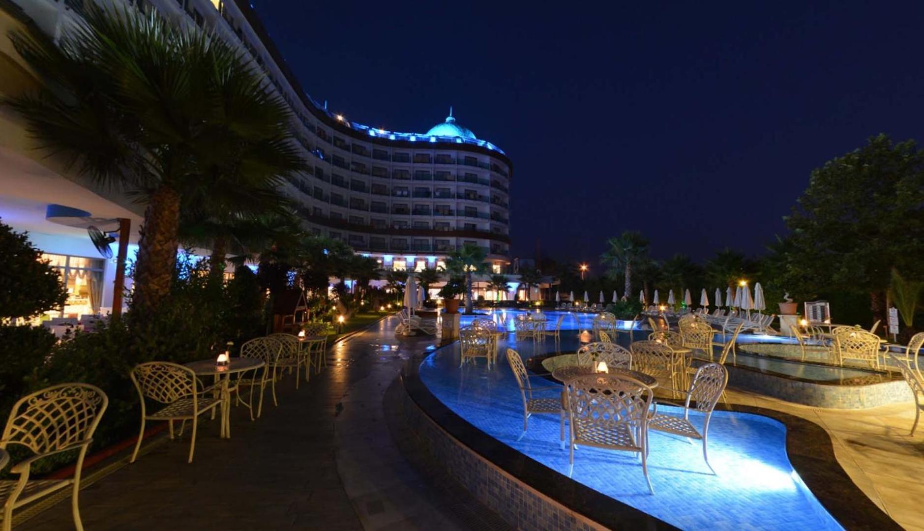 Dream World Aqua Hotel Side