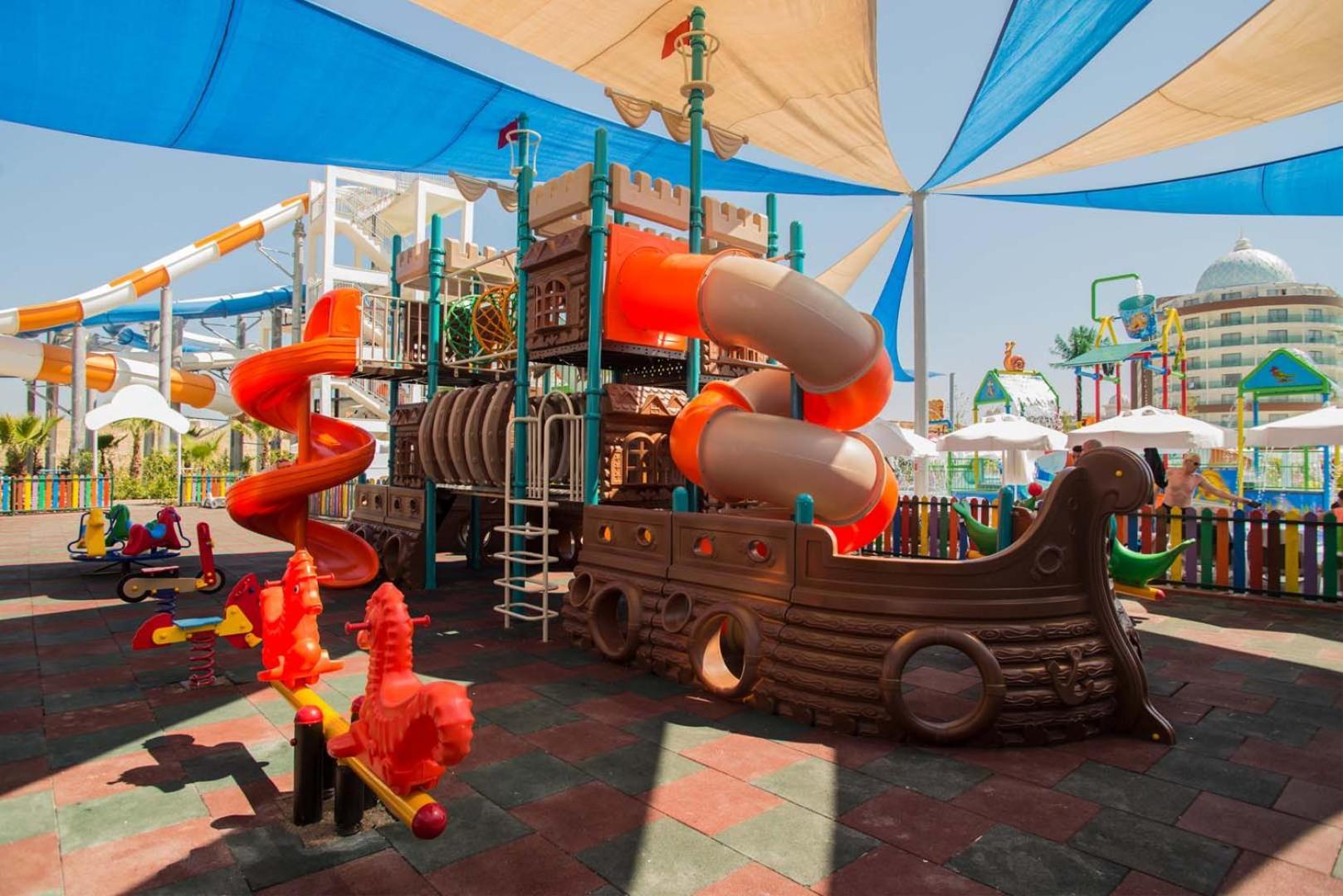 Hotel Dream World Aqua 5*