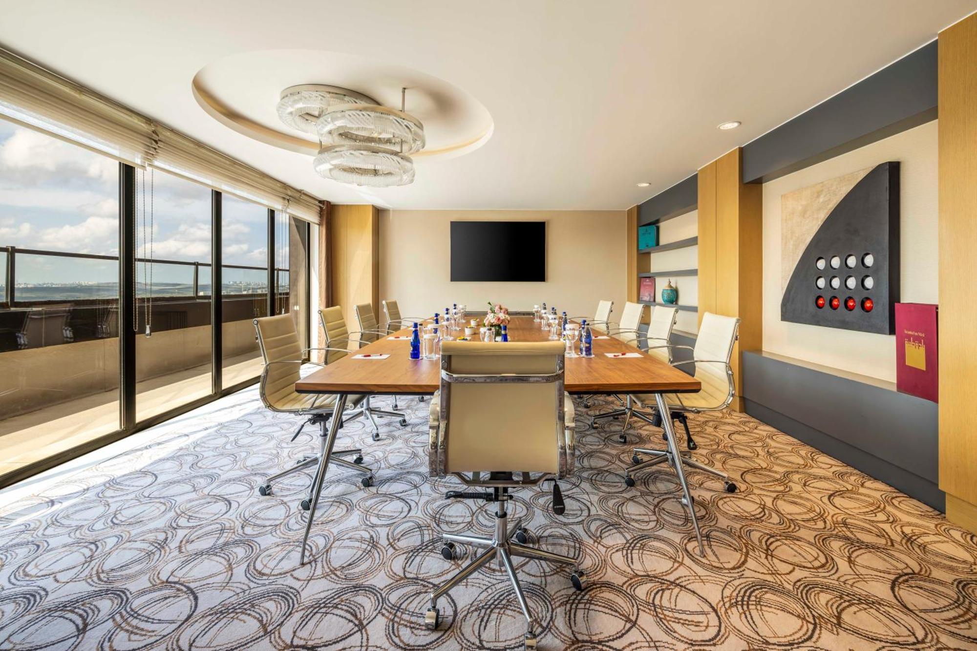 Hotel Ramada Plaza By Wyndham Tekstilkent