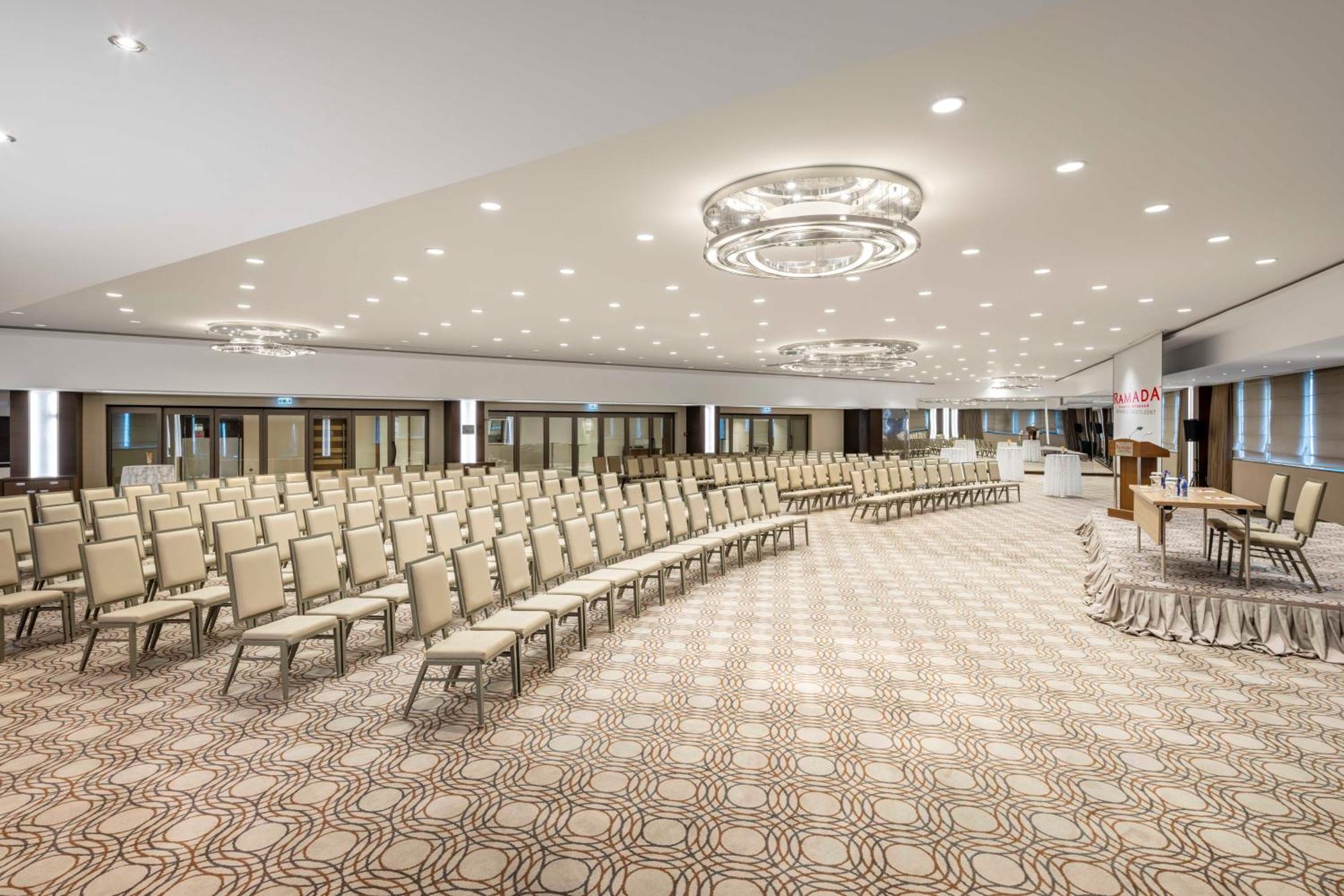 Hotel Ramada Plaza By Wyndham Tekstilkent 5*