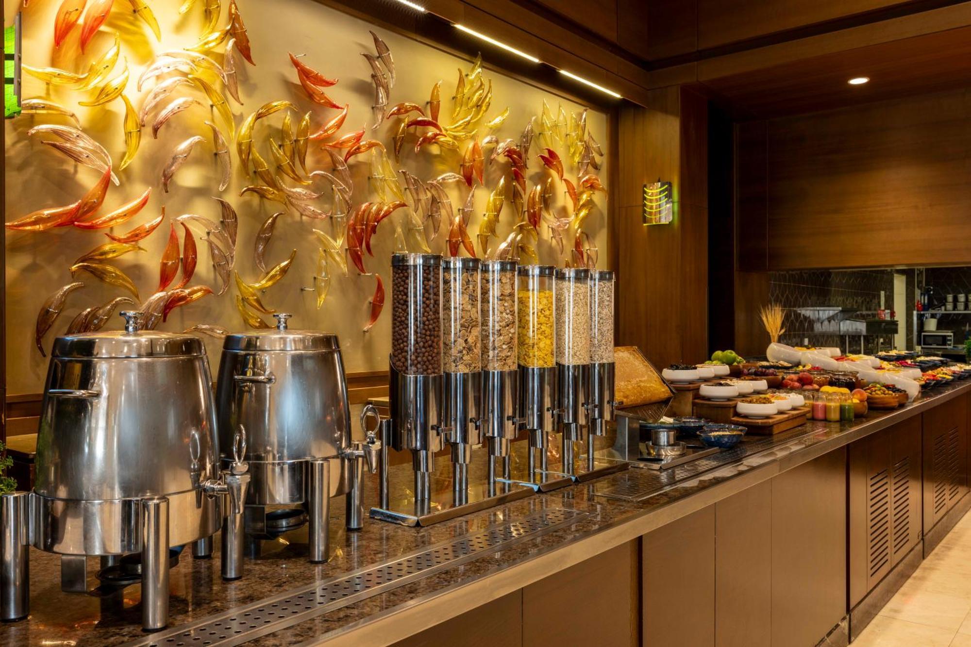 Ramada Plaza By Wyndham Tekstilkent Hotel