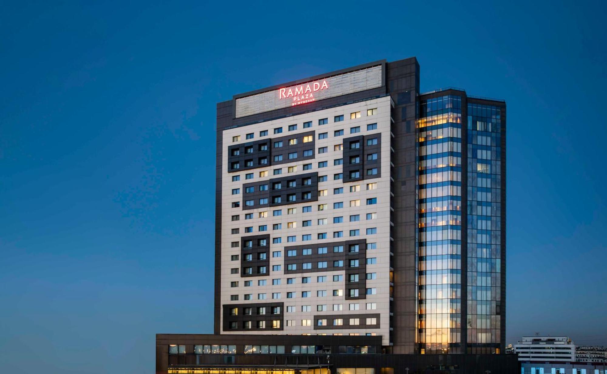 Hotel Ramada Plaza By Wyndham Tekstilkent