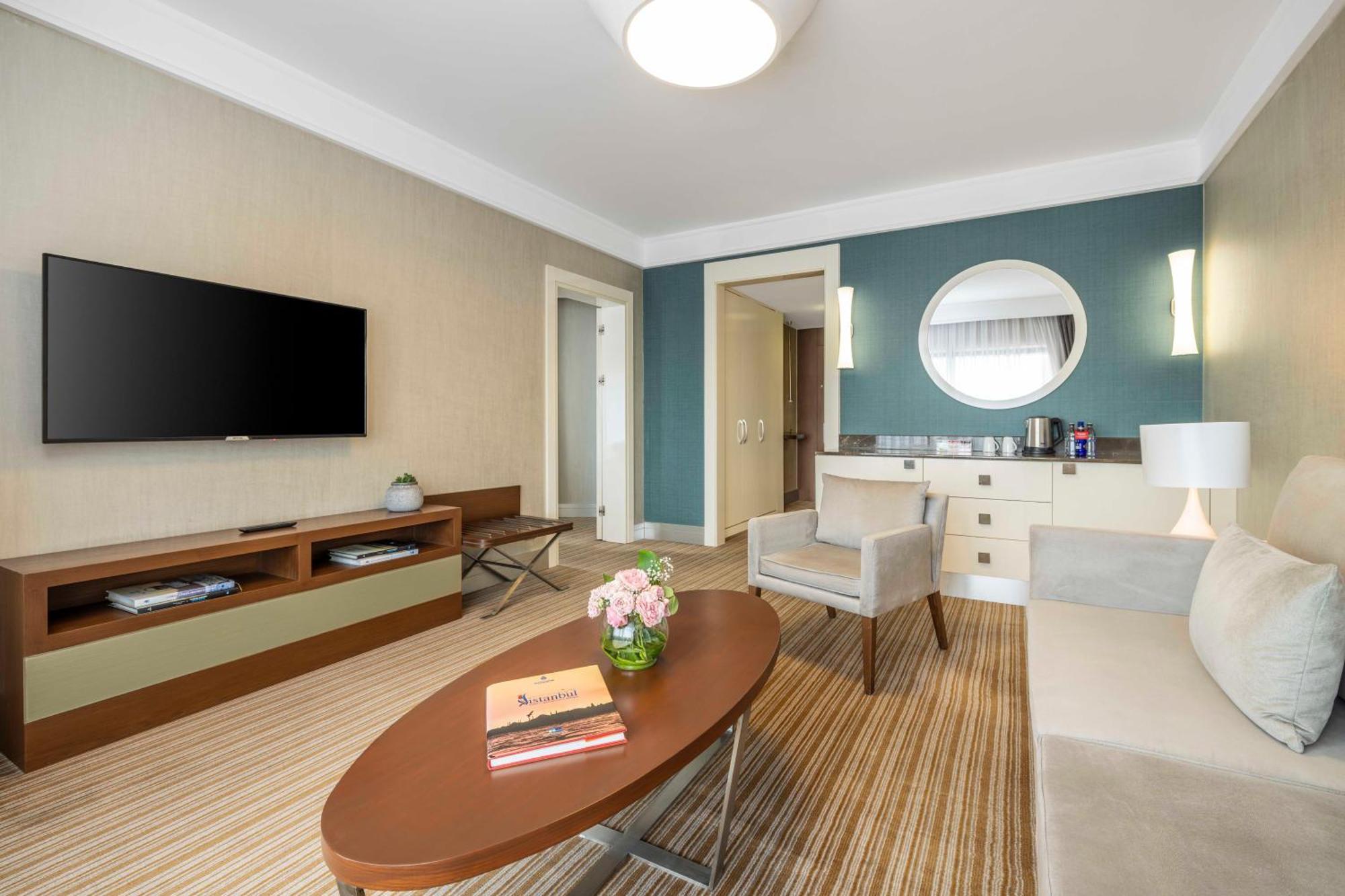 Ramada Plaza By Wyndham Tekstilkent 5*