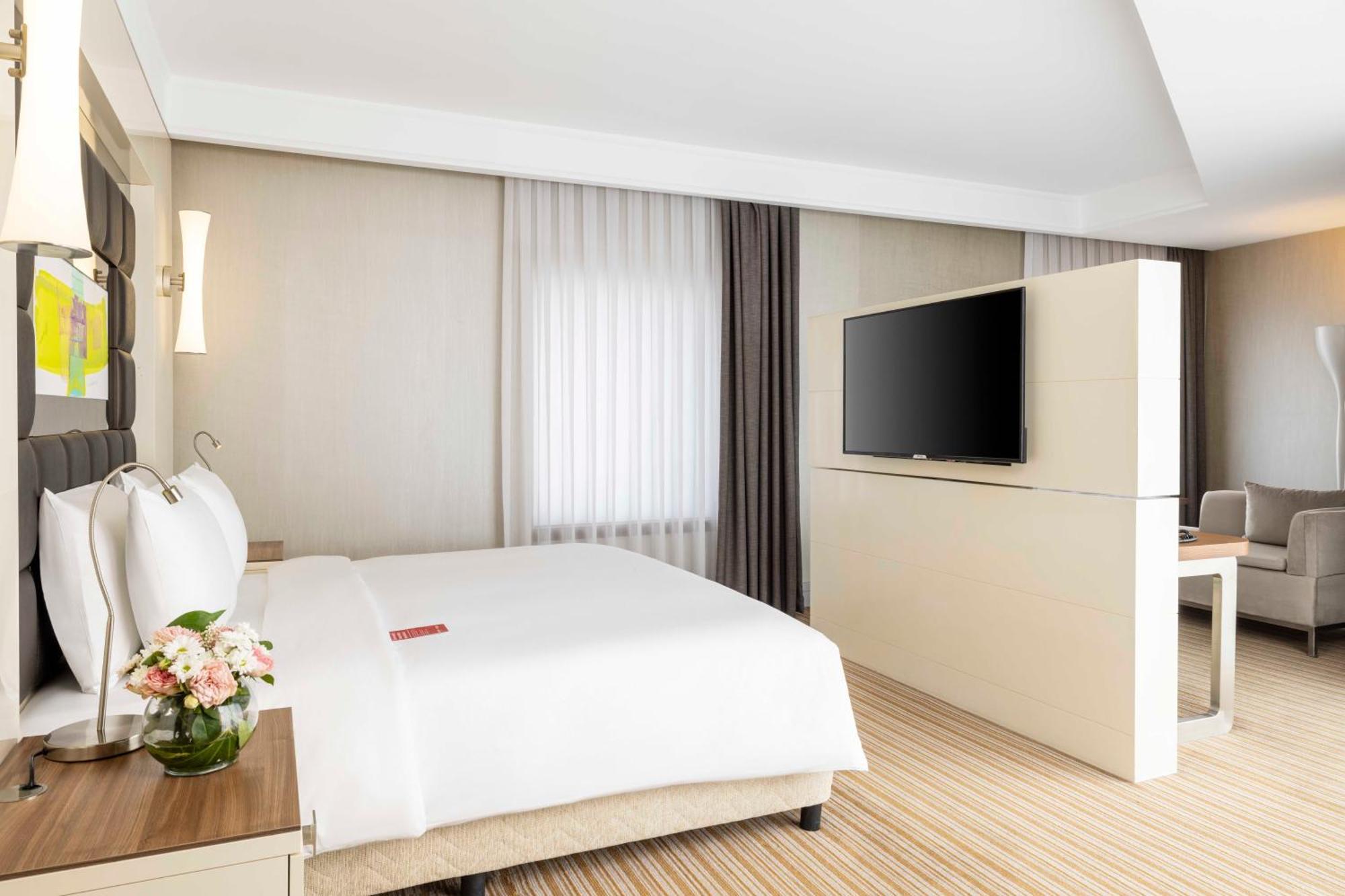 Ramada Plaza By Wyndham Tekstilkent 5*