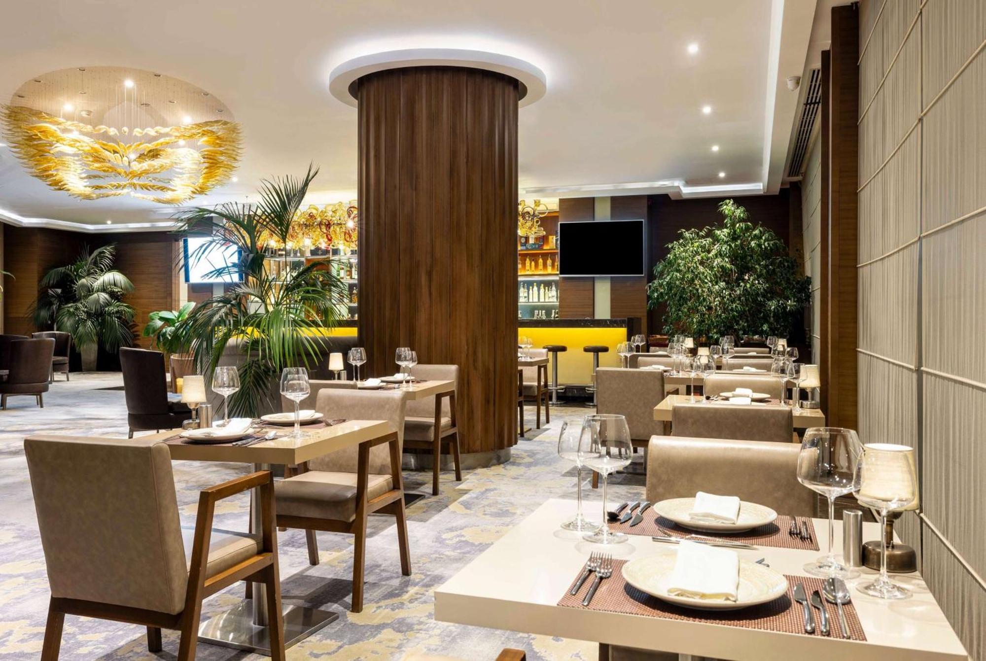 Hotel Ramada Plaza By Wyndham Tekstilkent