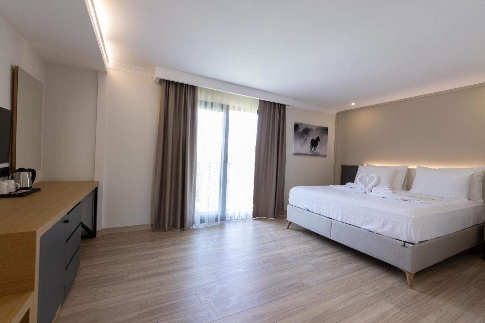 Hotel Three Points *