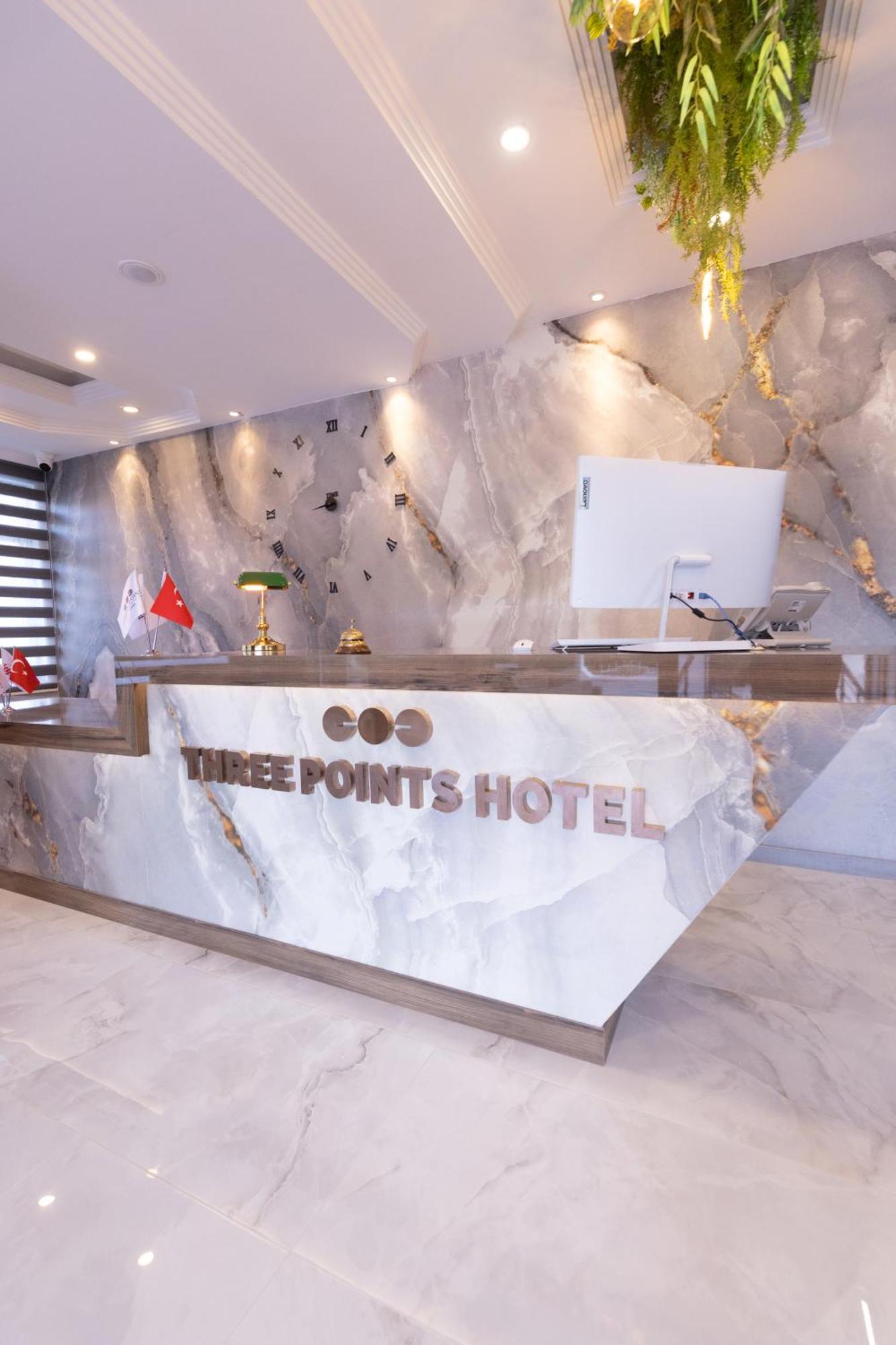 Hotel Three Points *