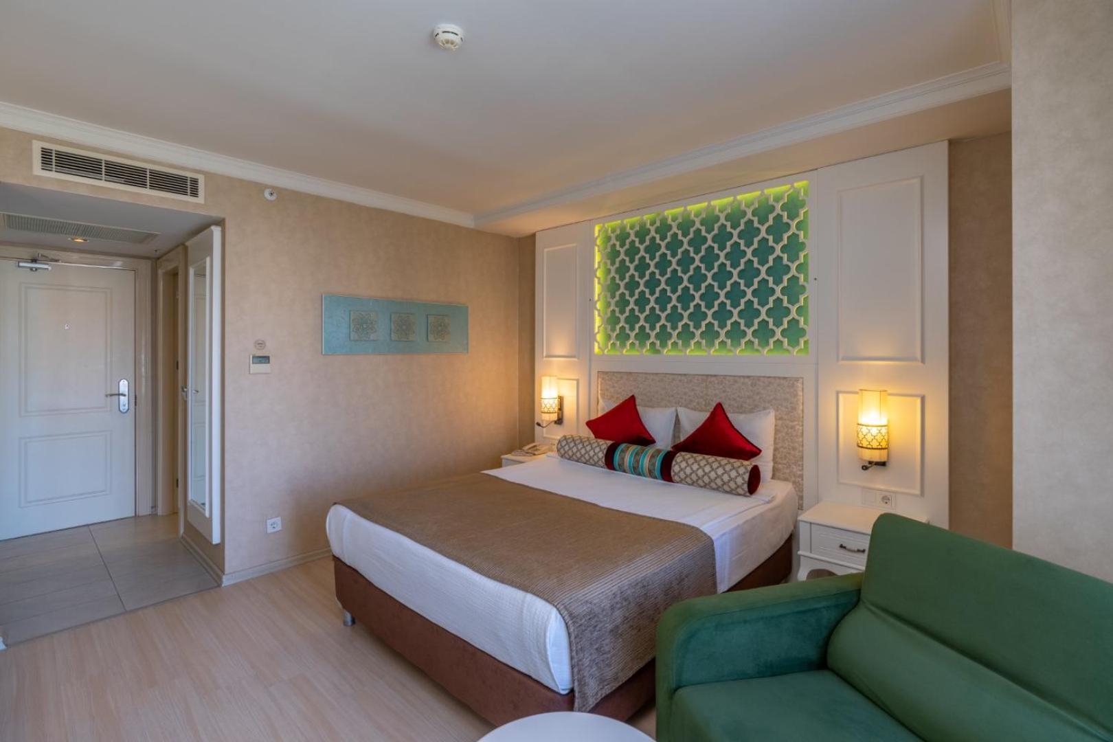 Resort Adenya & Halal 5*
