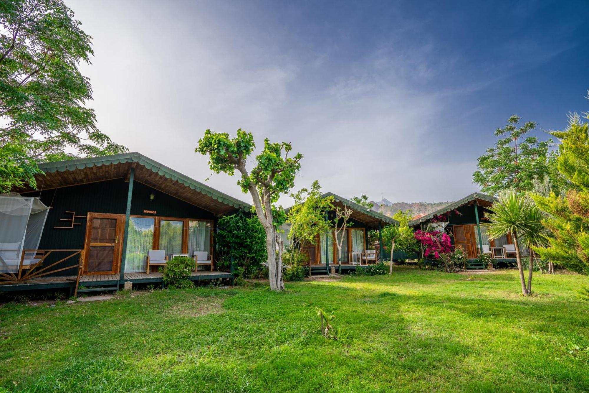 Etenna Beach Bungalows Bed & Breakfast 3*