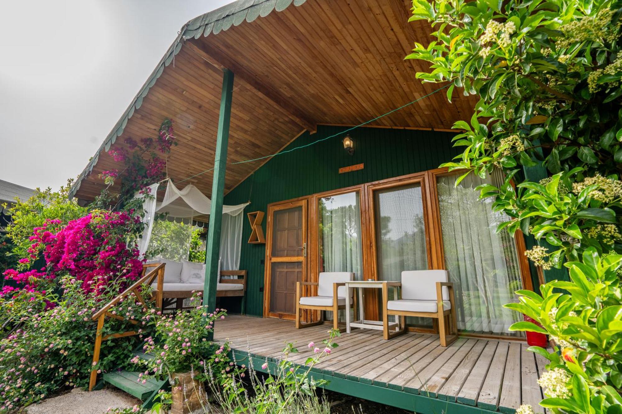 Bed & Breakfast Etenna Beach Bungalows 3*