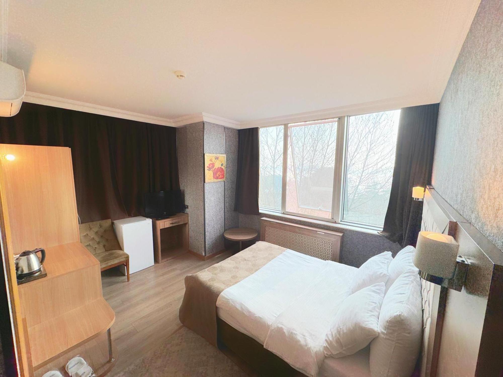 Lounge Hotel 2*