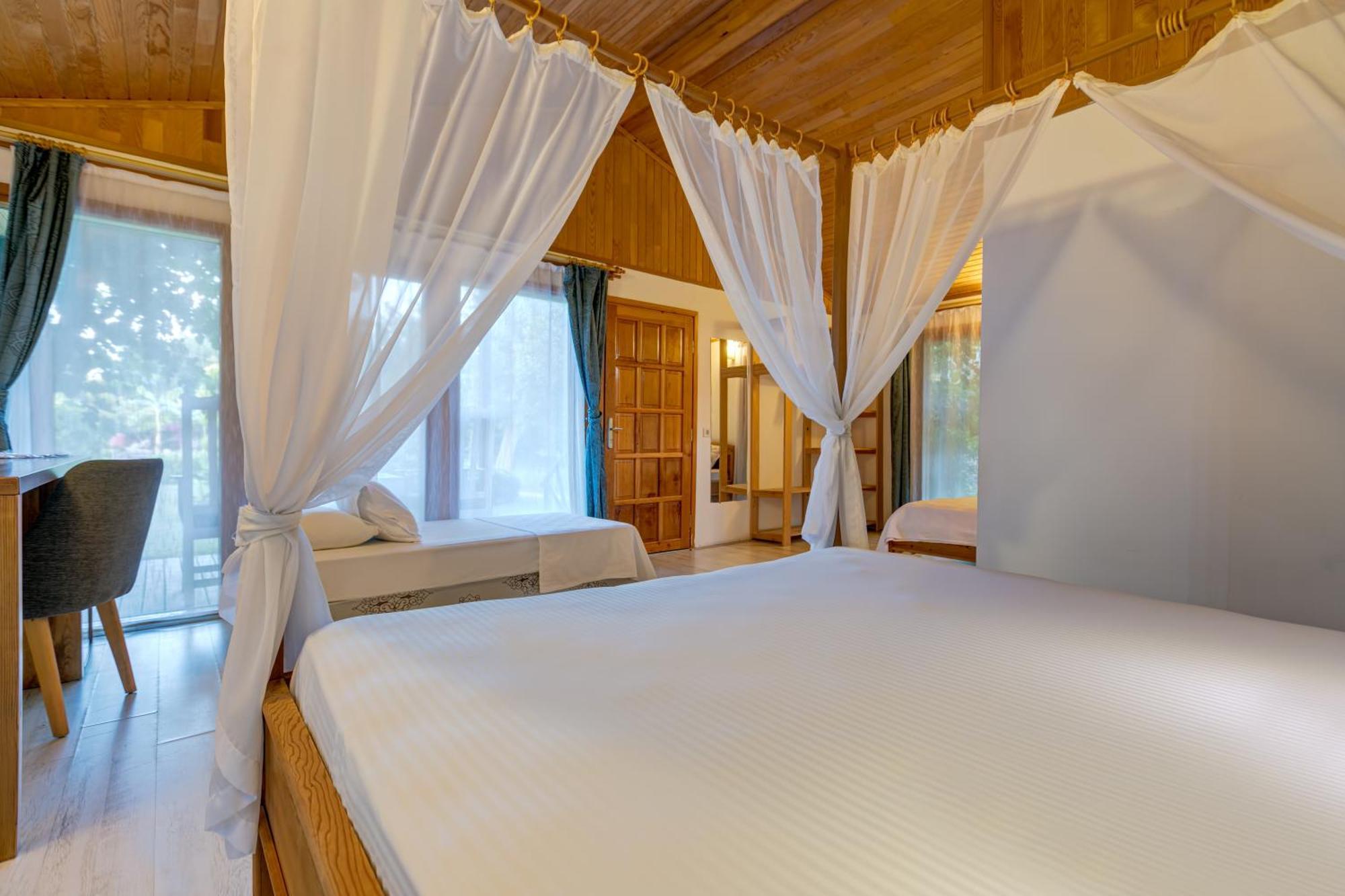 Bed & Breakfast Etenna Beach Bungalows 3*