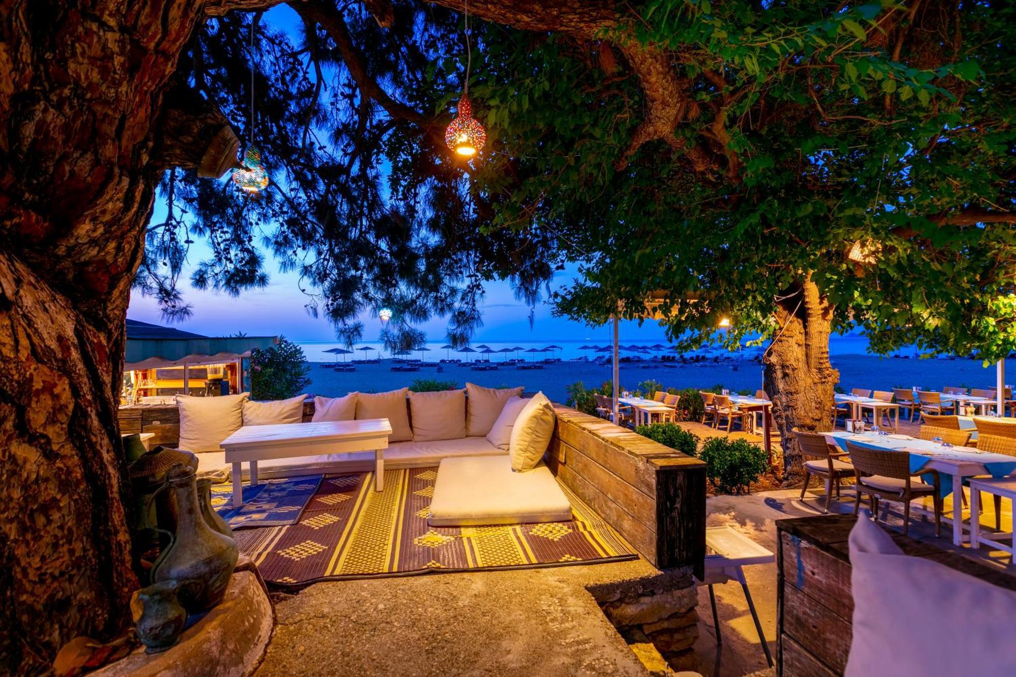 Etenna Beach Bungalows Bed & Breakfast