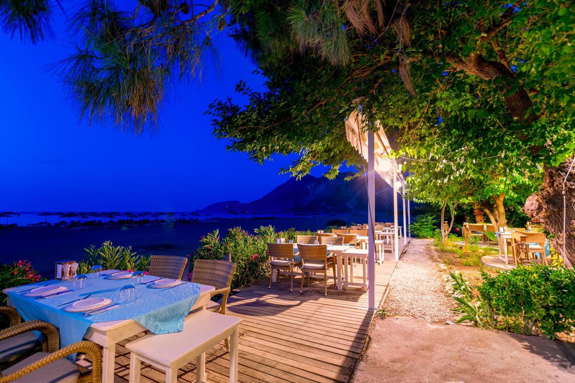 Bed & Breakfast Etenna Beach Bungalows