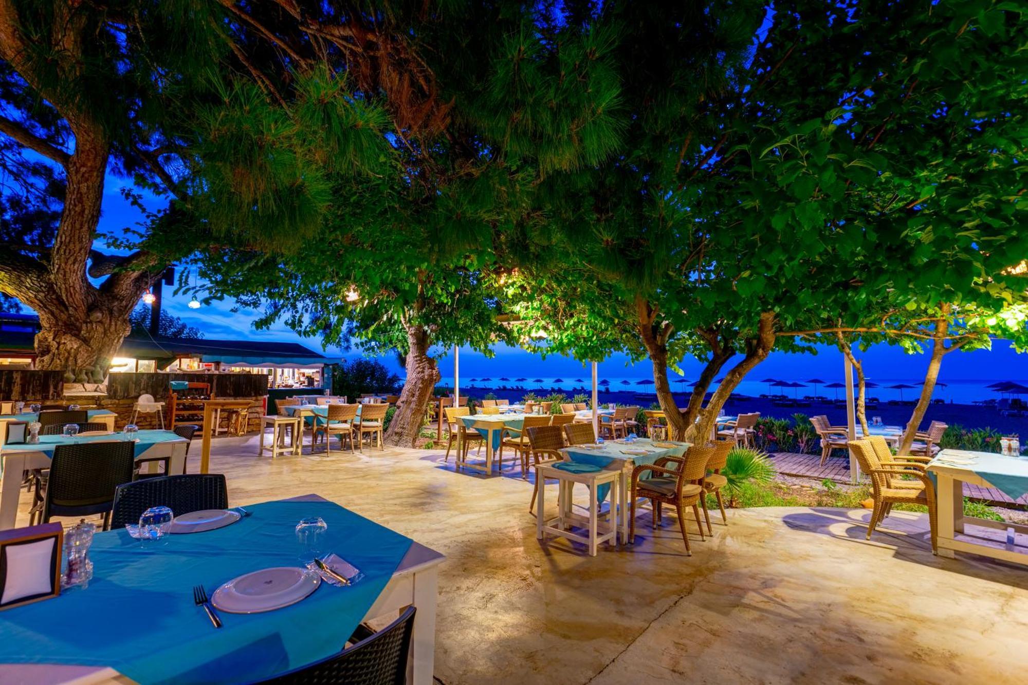 Bed & Breakfast Etenna Beach Bungalows 3*
