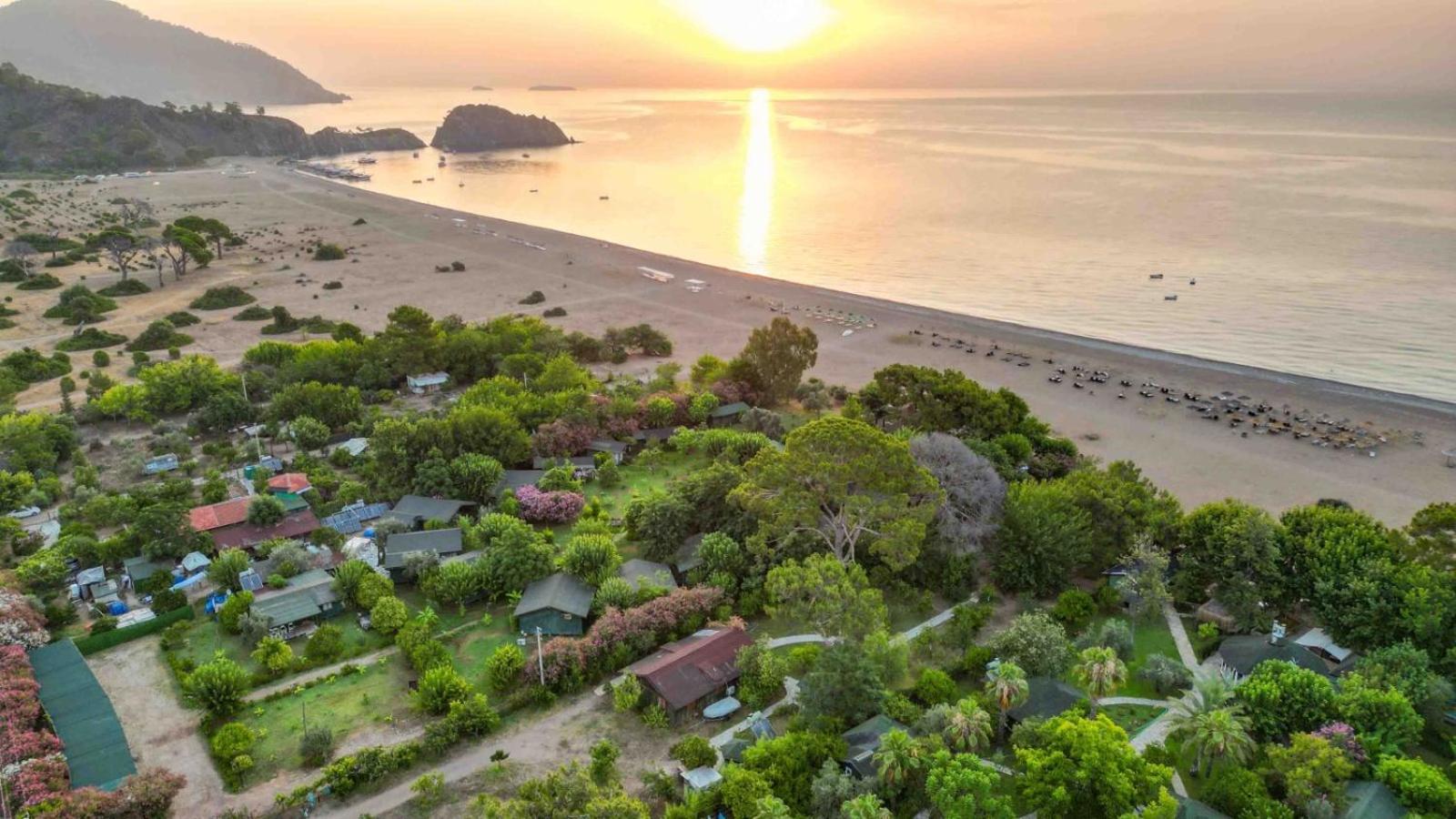 Etenna Beach Bungalows Bed & Breakfast 3*