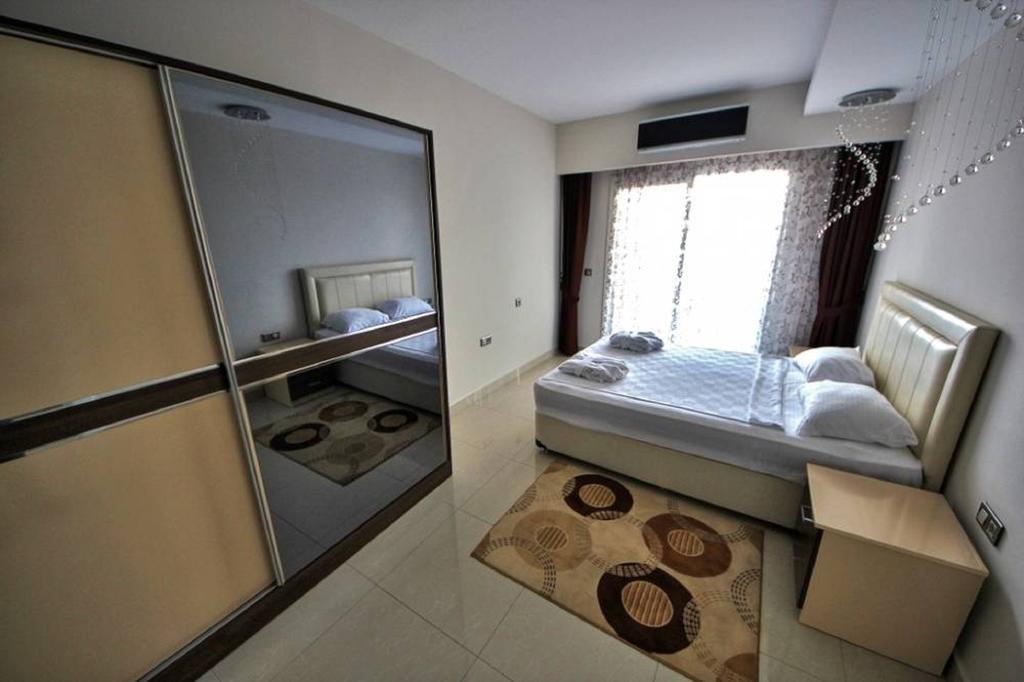 Azura Park Apartment *