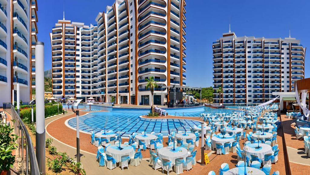 Azura Park
