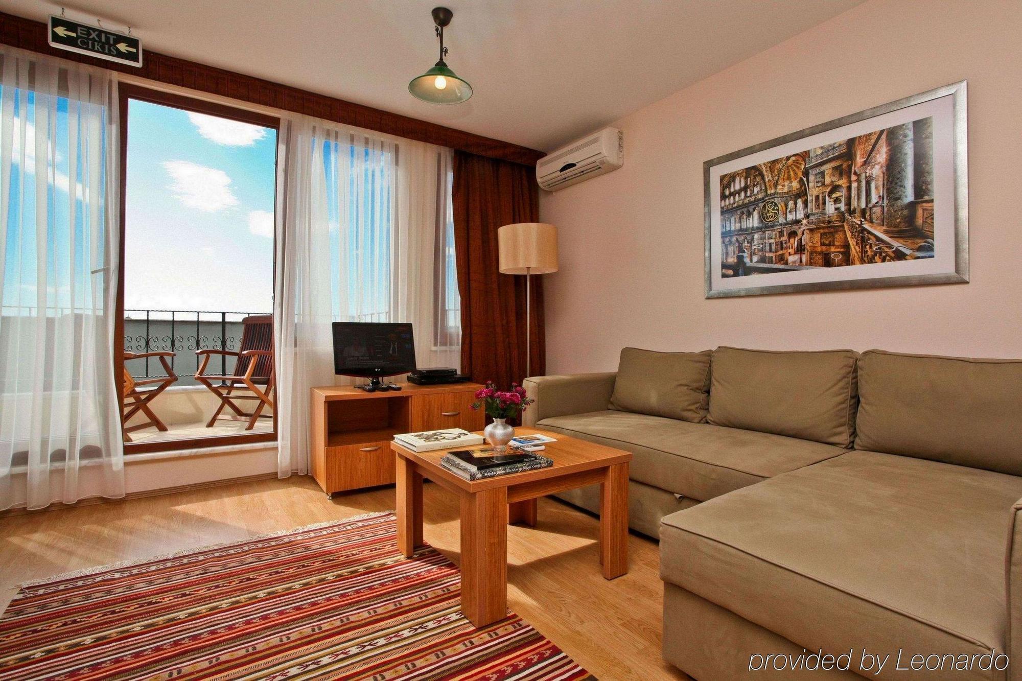 Three Apples Taksim Aparthotel 3*