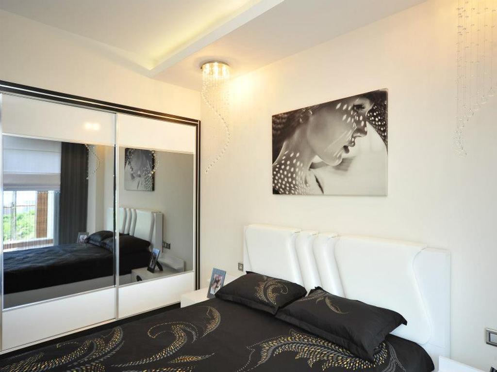 Azura Park Apartment *