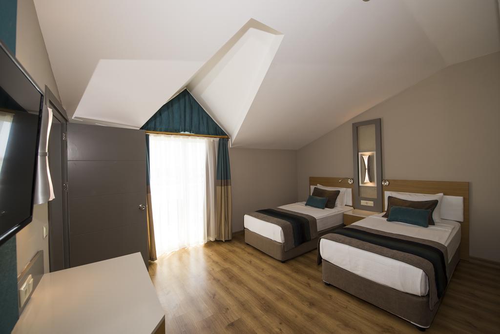 Hotel Palm World & Side