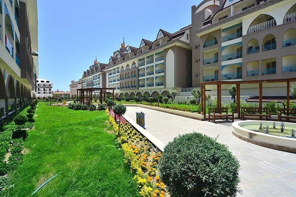 Crown Serenity Ultra Hotel