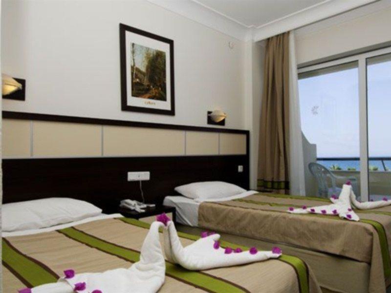 Aquabella Beach Hotel