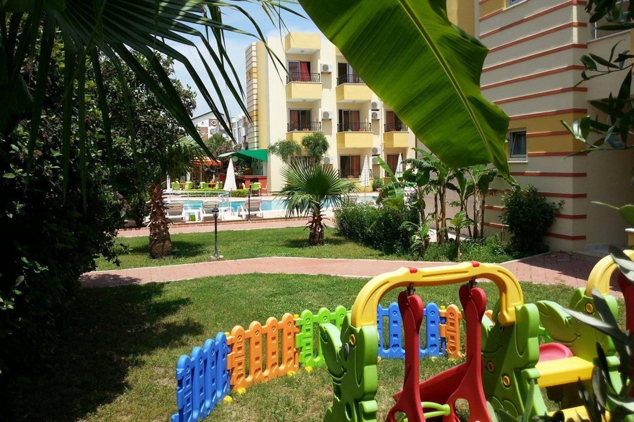 Hotel Summer Rose Side