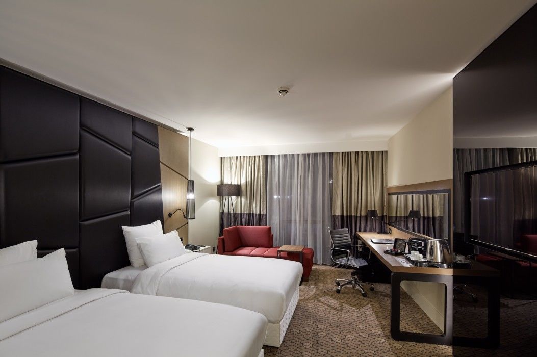 Mercure West & Convention Center Hotel
