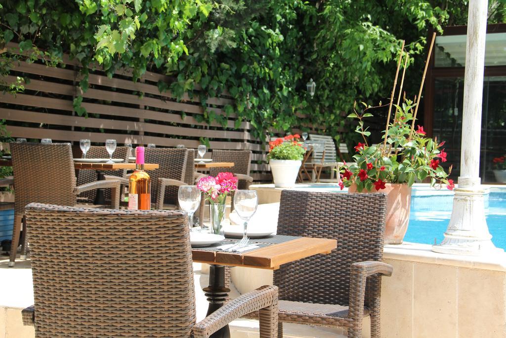 Hotel Blanche & Garden Pool