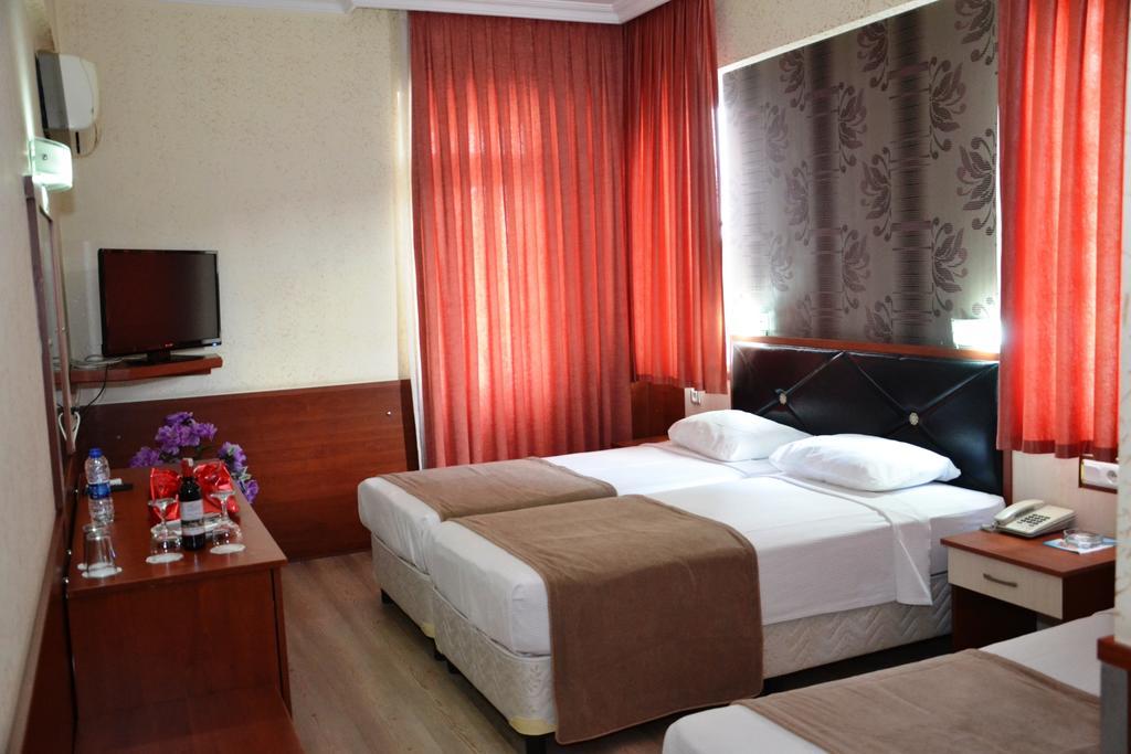 Lara Hadrianus Hotel 3*