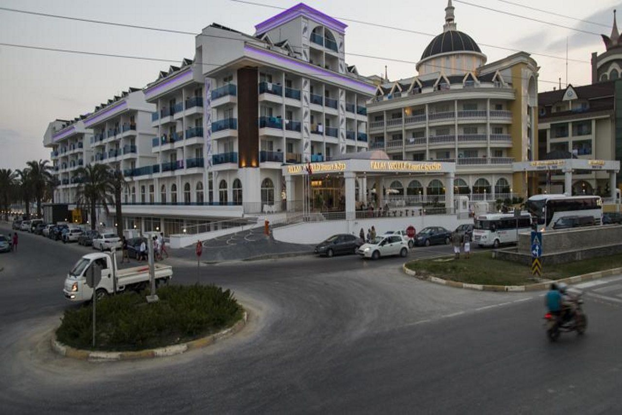 Palm World & Hotel Side