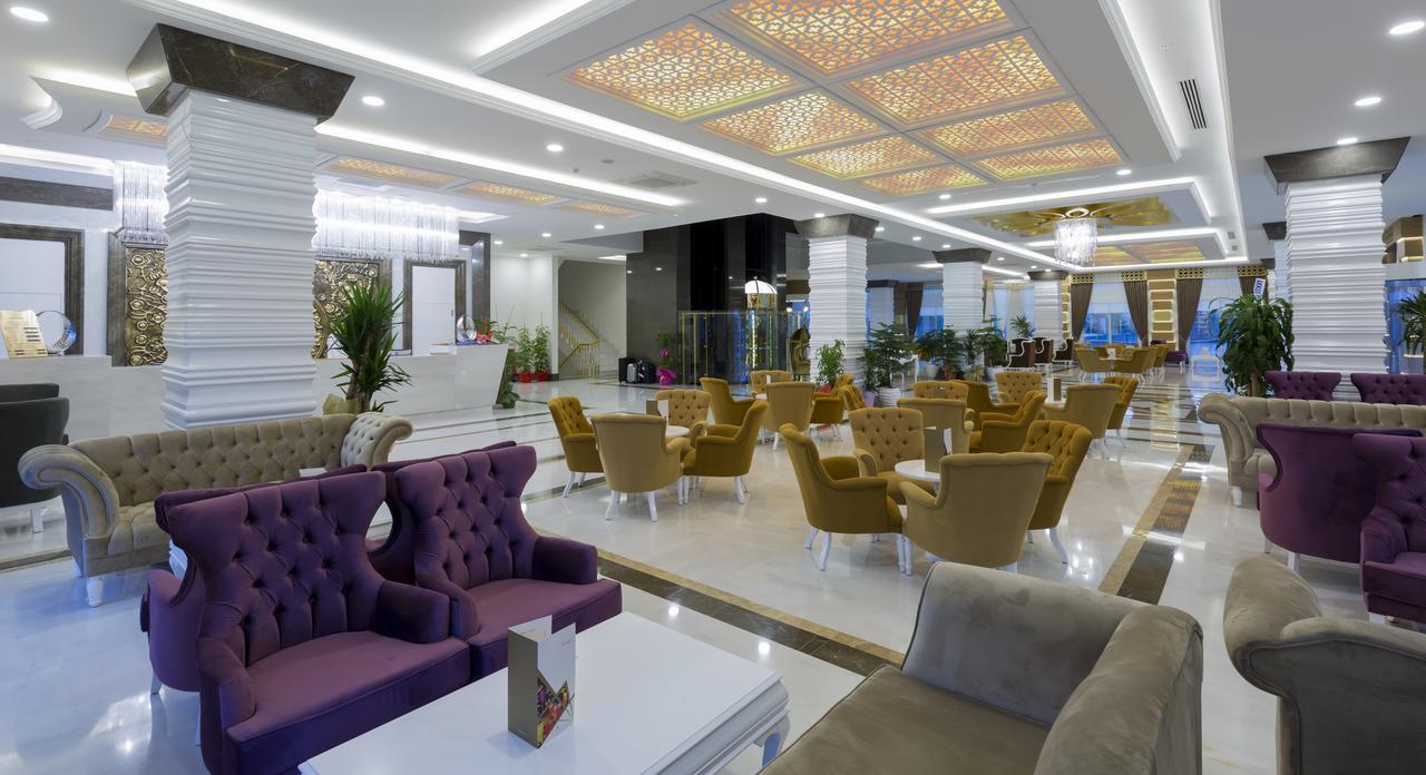 Royal Palace Resort 5*