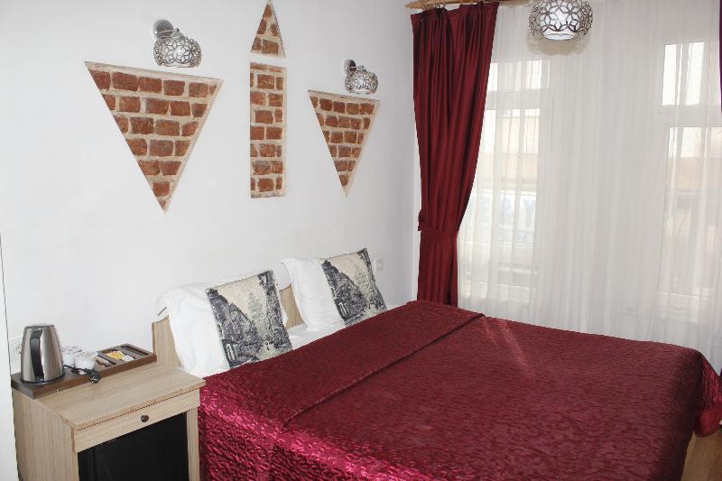 Corner Hot 3*