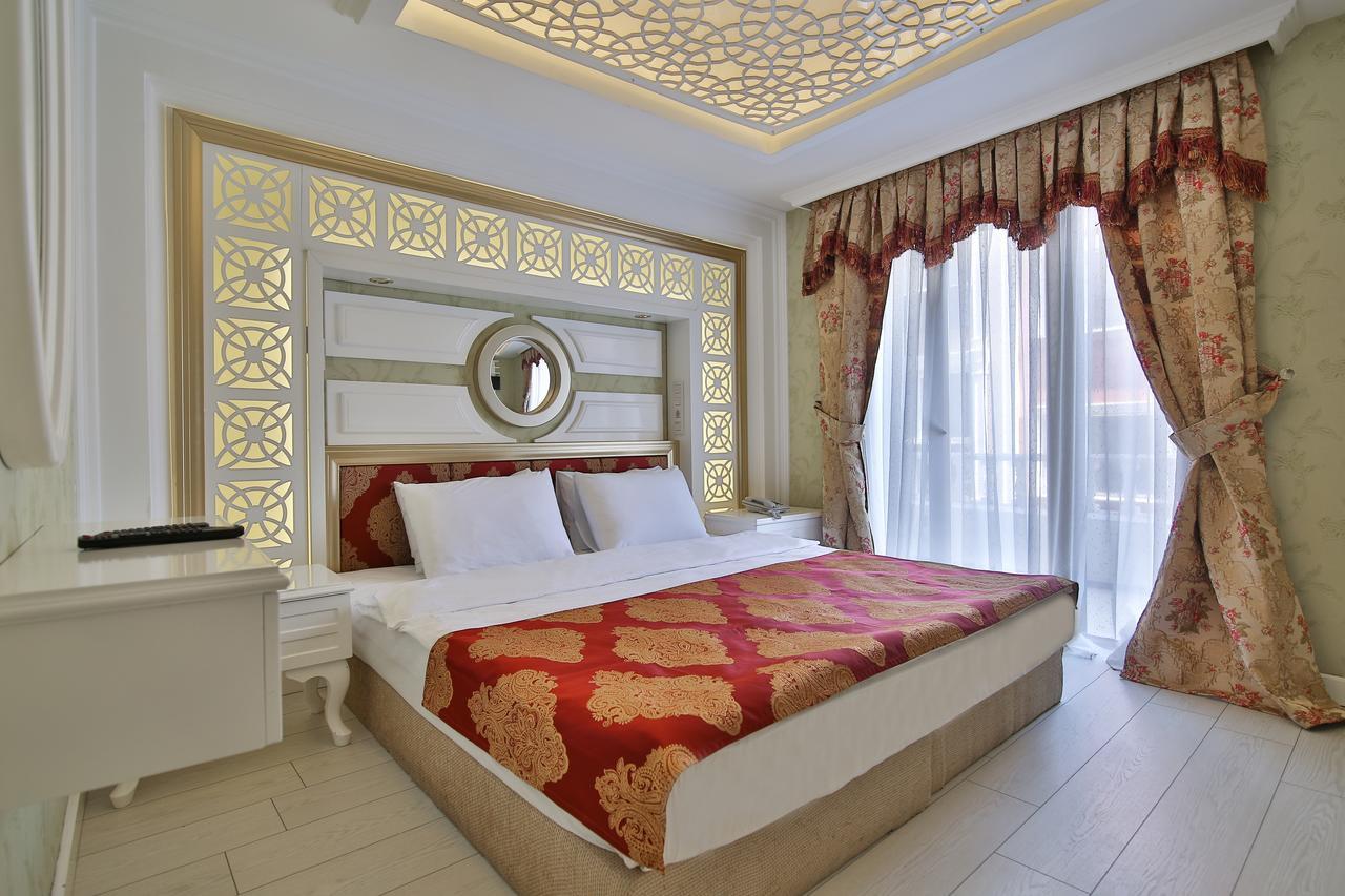 Queens Land Hotel