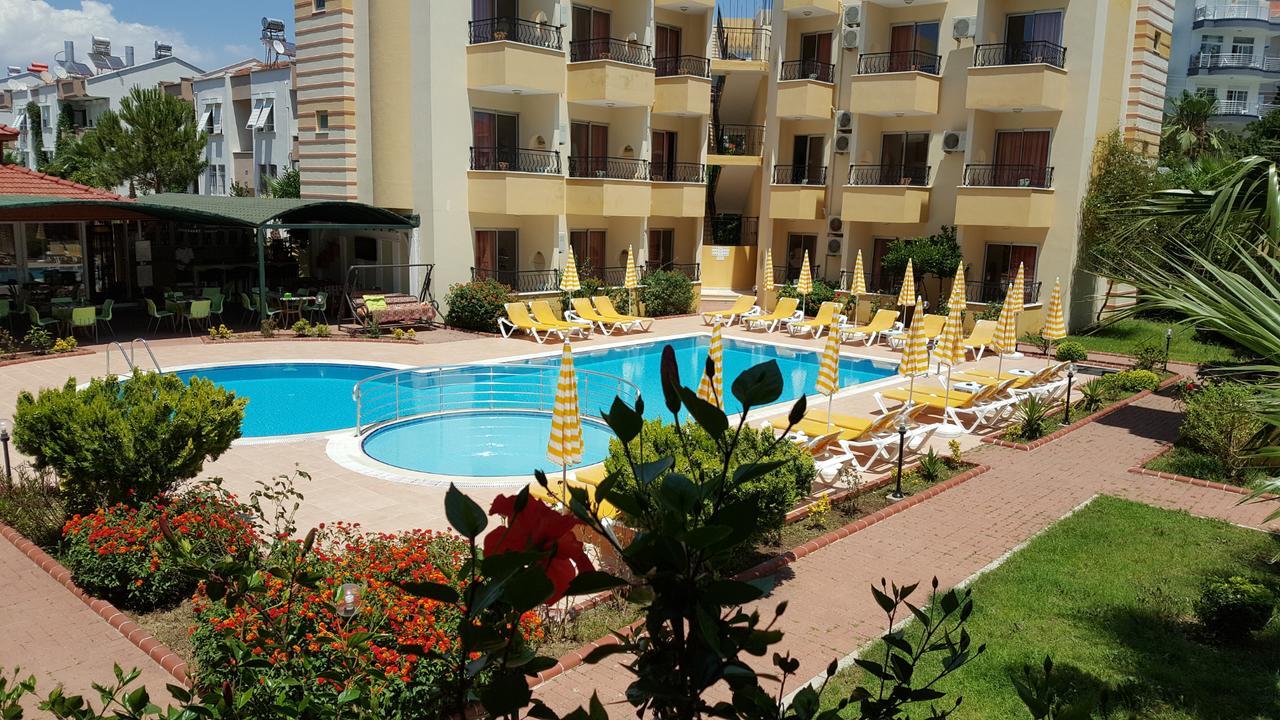 Hotel Summer Rose Side