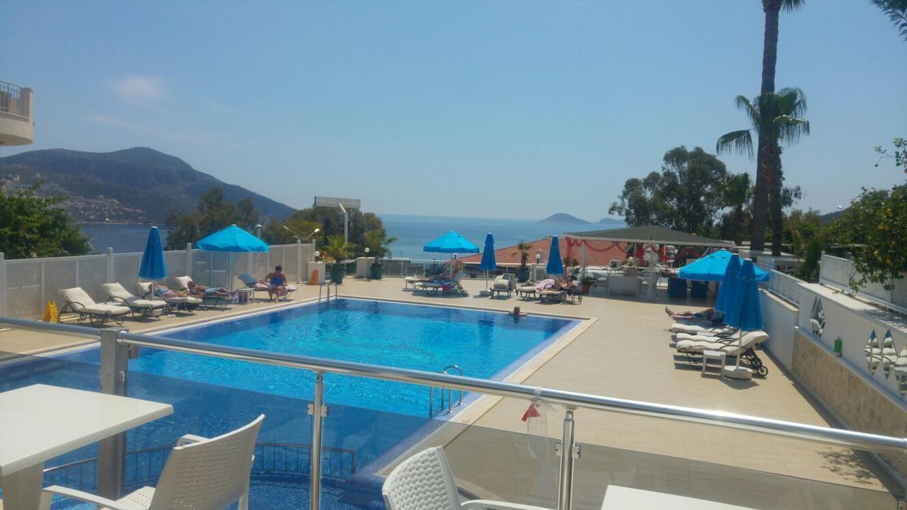 Dream Hotel *