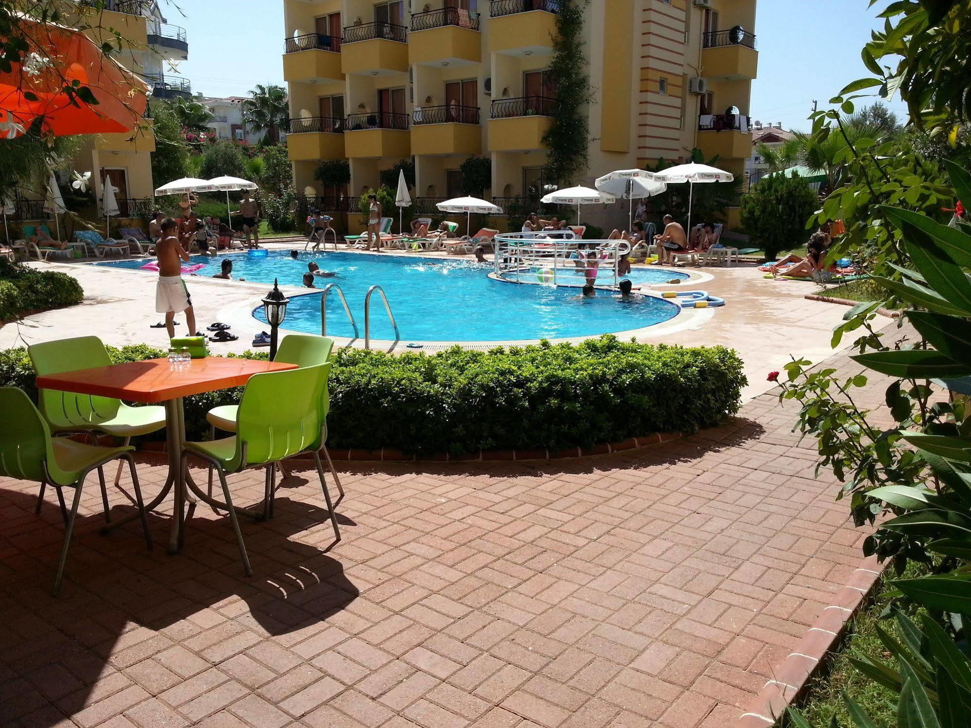 Hotel Summer Rose